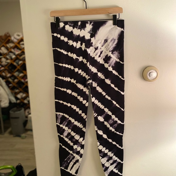 Victorias Secret Pink Seamless Yoga Leggings - Picture 2 of 3